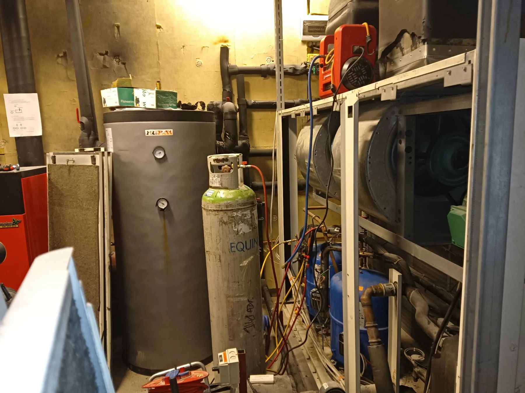 Daikin folyadékhűtő és ipari hűtőkör szervize (5. kép)